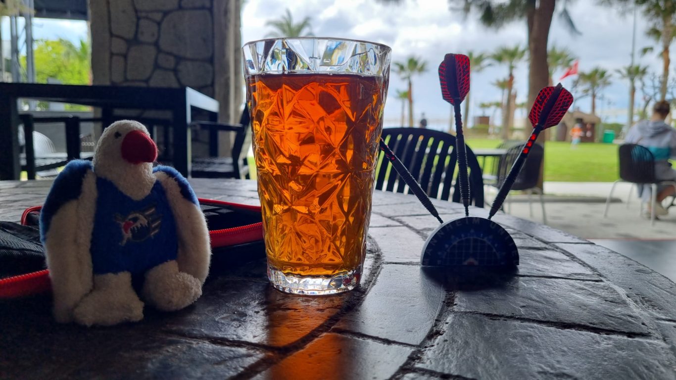 Adler an Schorle an Darts